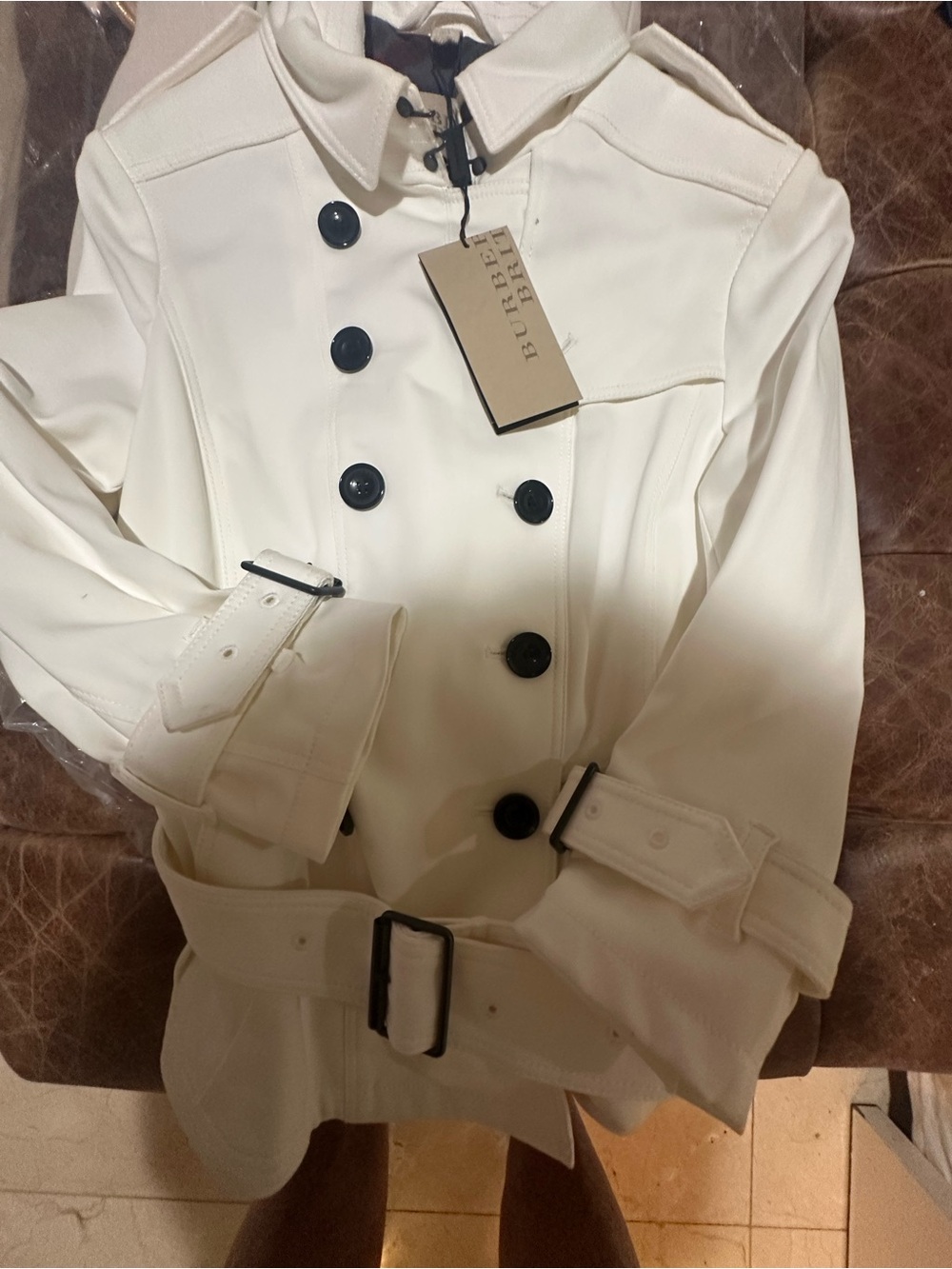 Burberry White Double-Breasted Trench Coat with Black Buttons - Picture 6 of 11